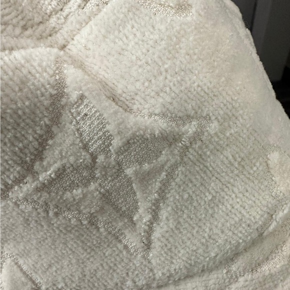 Louis Vuitton terry cloth Bucket Hat in soft white ivory NWOT - Picture 5 of 5